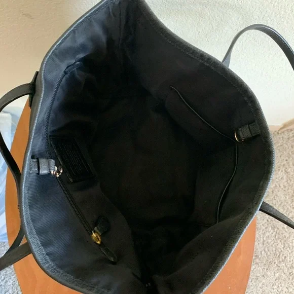 Coach Crossgrain Leather Taxi Tote Black
Shoulder Bag - Picture 9 of 11